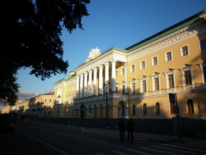 Four Seasons Hotel Lion Palace)